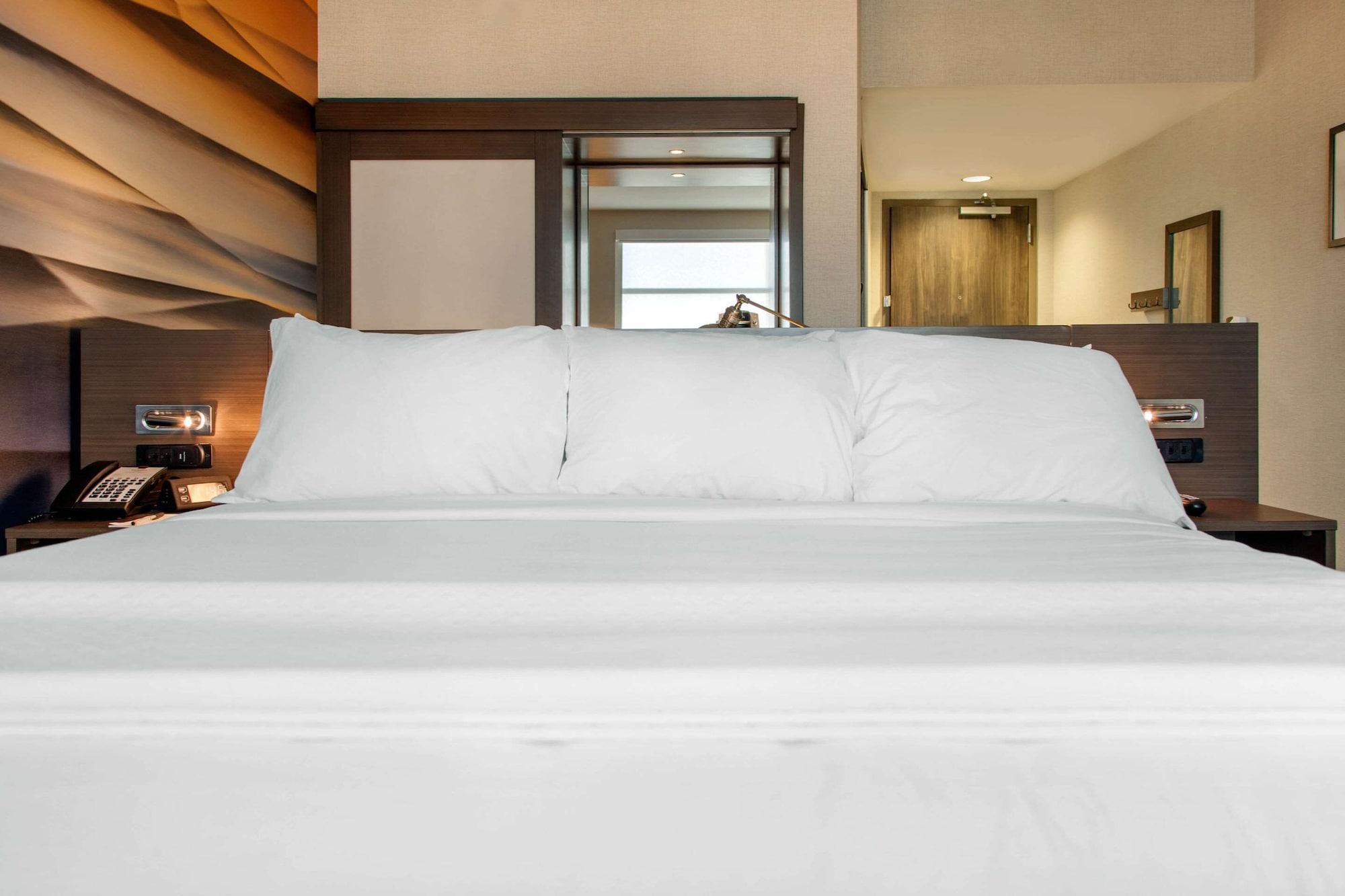Cambria Ocean - Bayfront Hotel