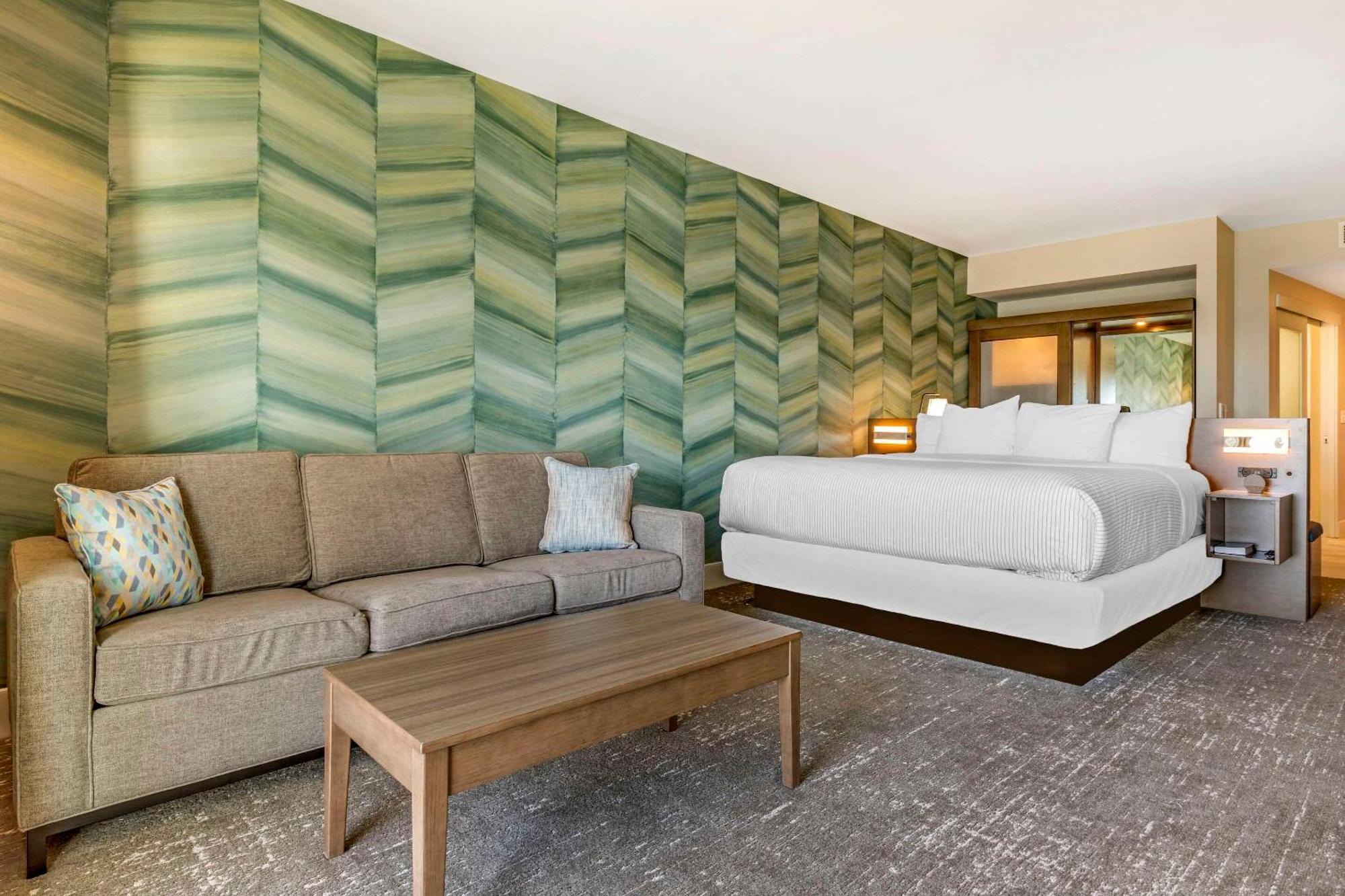Cambria Ocean - Bayfront Hotel 3*