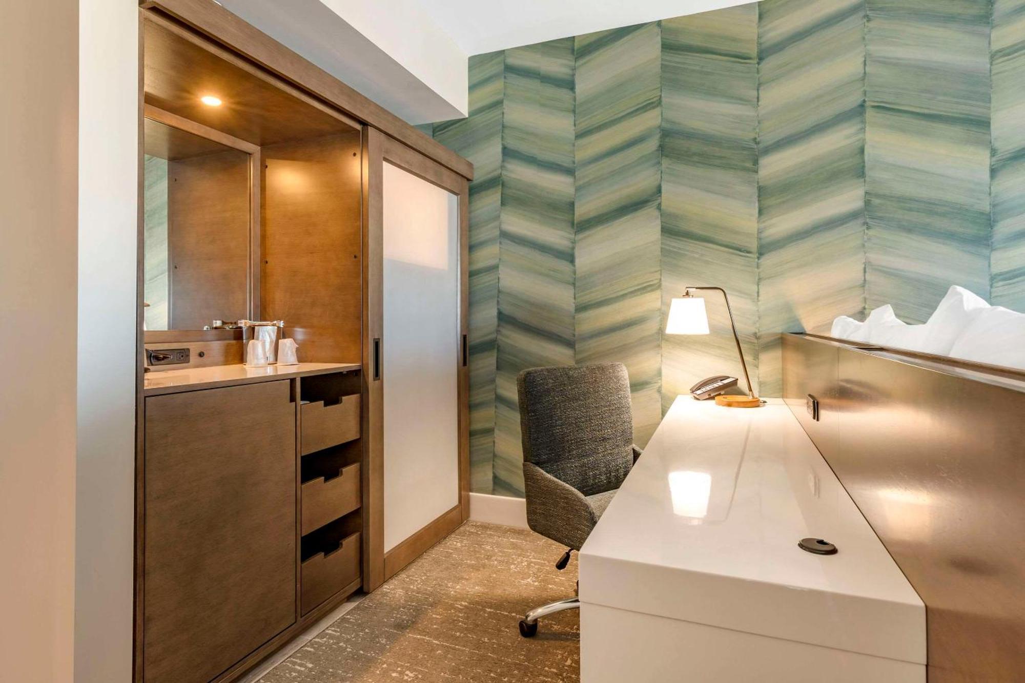 Cambria Ocean - Bayfront Hotel 3*