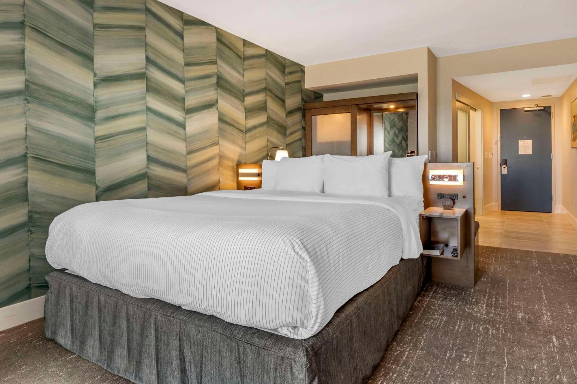 Cambria Ocean - Bayfront Hotel Ocean City